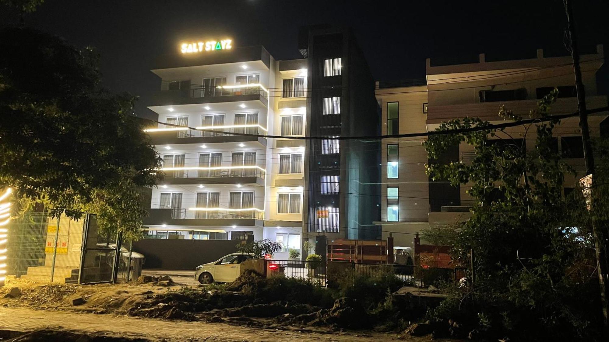 Saltstayz Studio Apartment - Near Artemis & Medanta Hospital Gurgaon Exterior photo